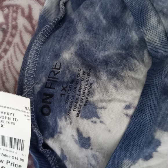 Woman's top - Picture 2 of 2